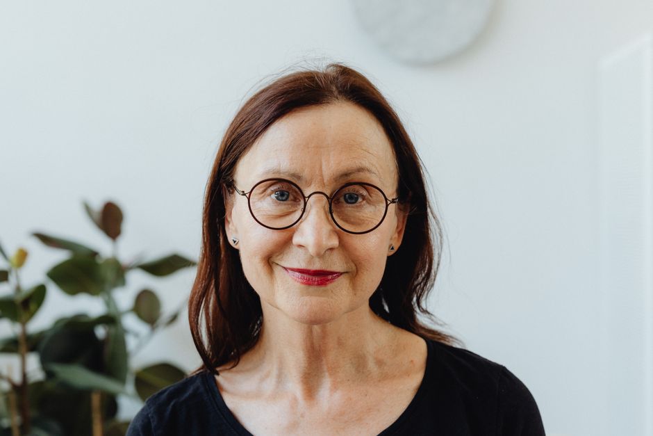 Porträt von Lara König, Dozentin für Performance Marketing